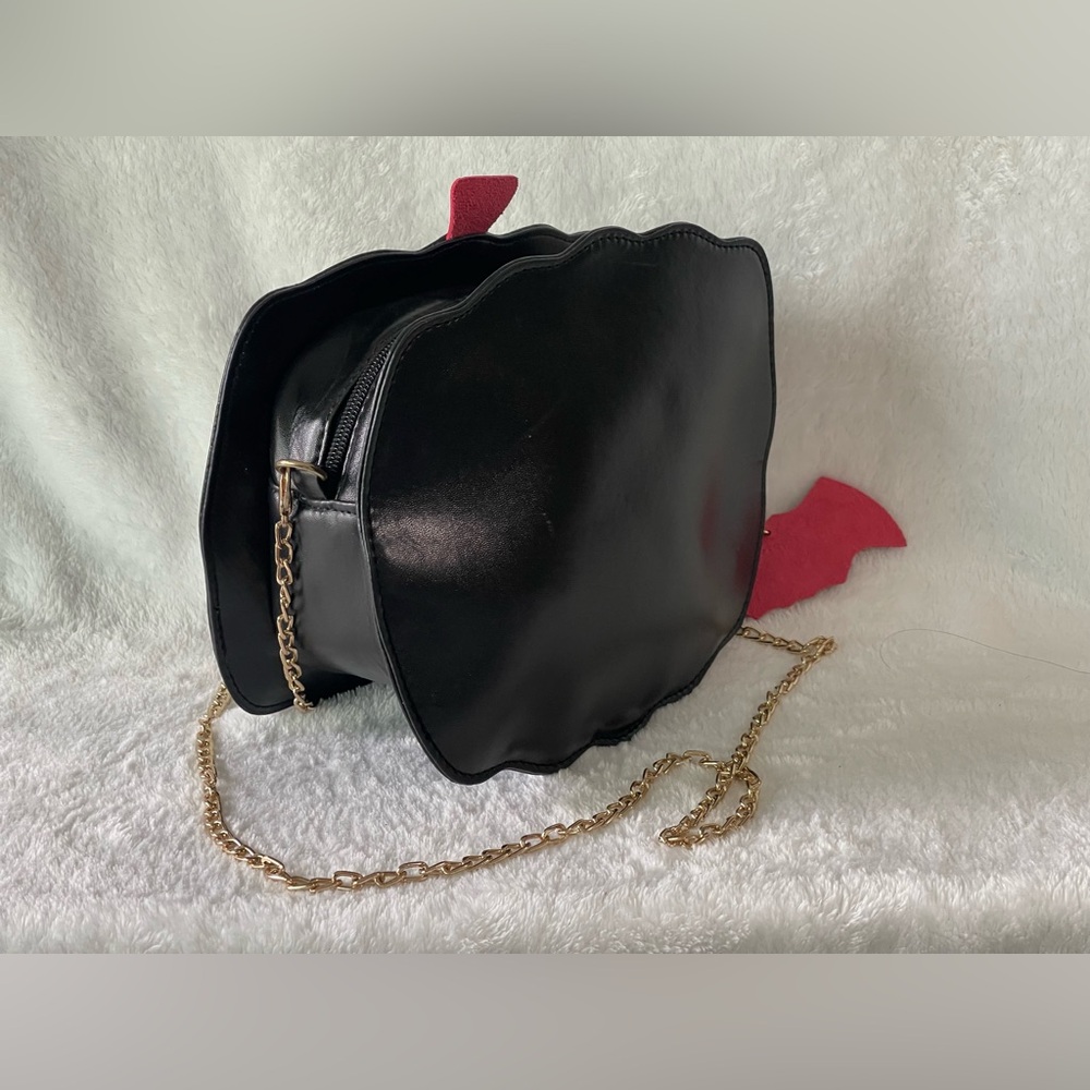 Halloween pumpkin Crossbody purse, black red gold chain - Picture 3 of 8